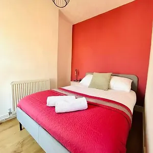 Elegant House In Stratford Apartment London
